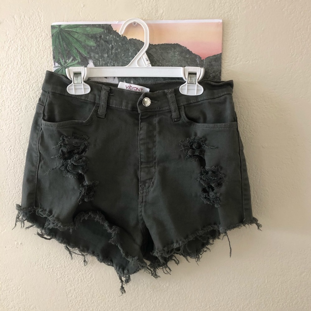 distressed high waisted denim shorts!